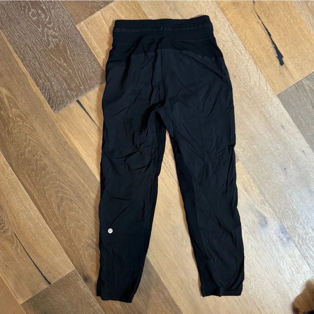Lululemon Dance Studio Crop Size 0 Adjustable Ankles - Picture 3 of 8